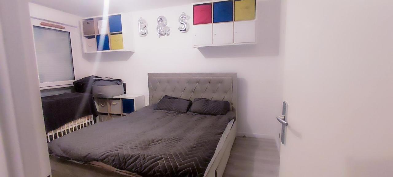 Jolie Appartement Avec Un Jardin Meaux Esterno foto